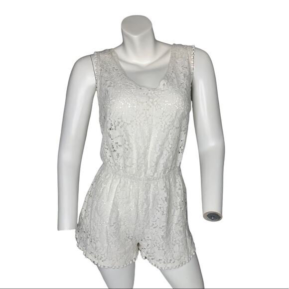 Tie back Crochet lace Shorts romper empire waist Xhilaration Large - Picture 1 of 5